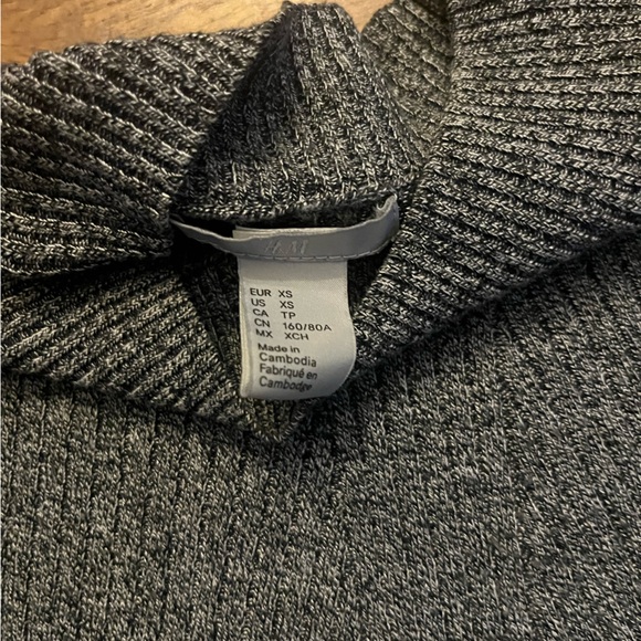 H & M sweater shirt - Picture 2 of 4